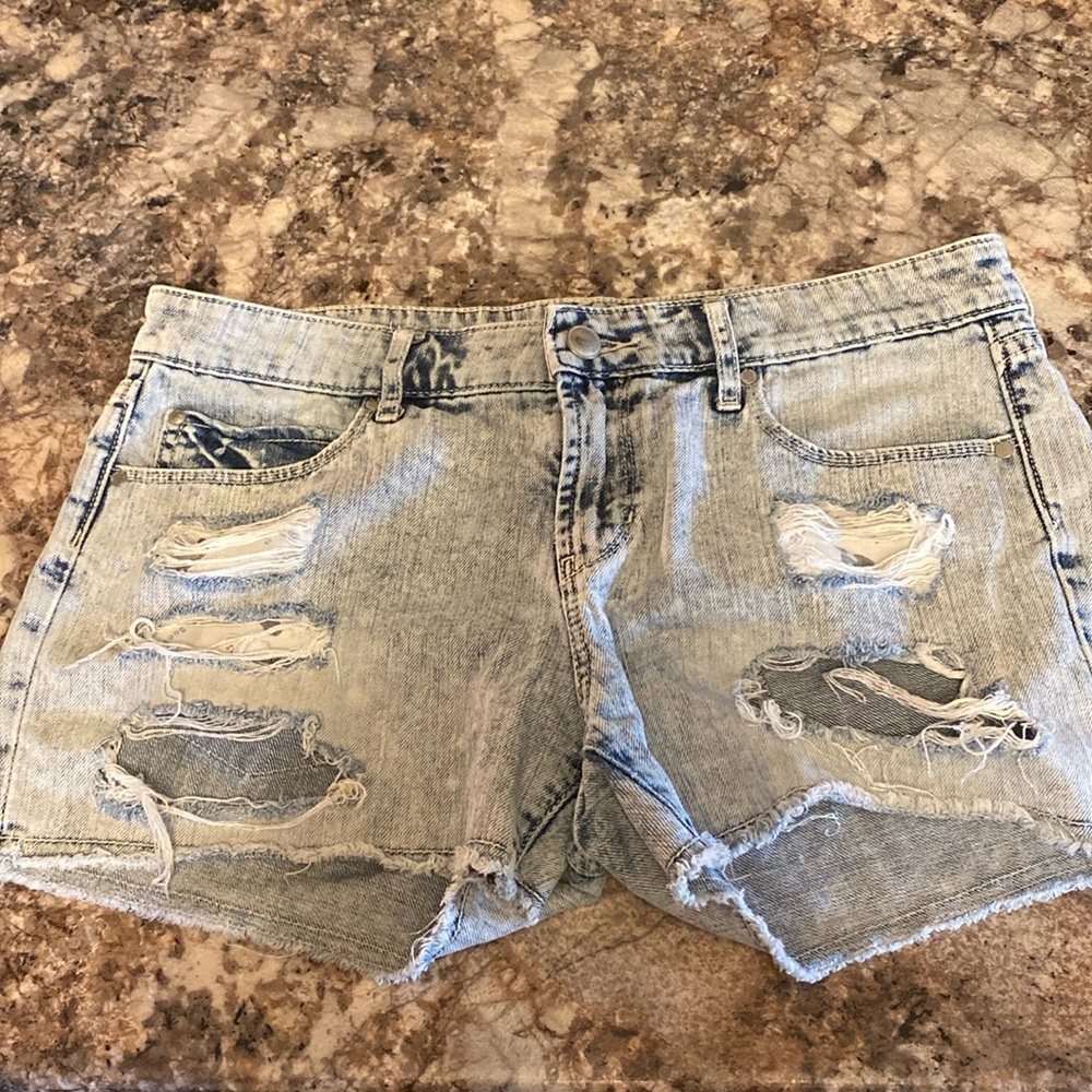 Articles of society shorts size 28